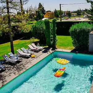 Le Safari Restaurant Hotel